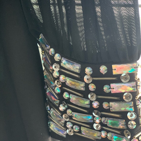 Formal light weight dress - Picture 3 of 8